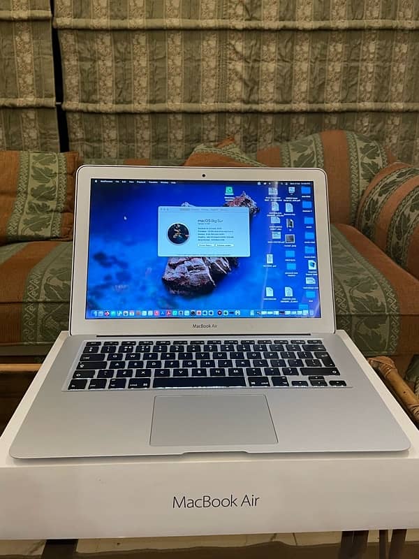 Macbook Air 2017 13 inch in pristine condition 1