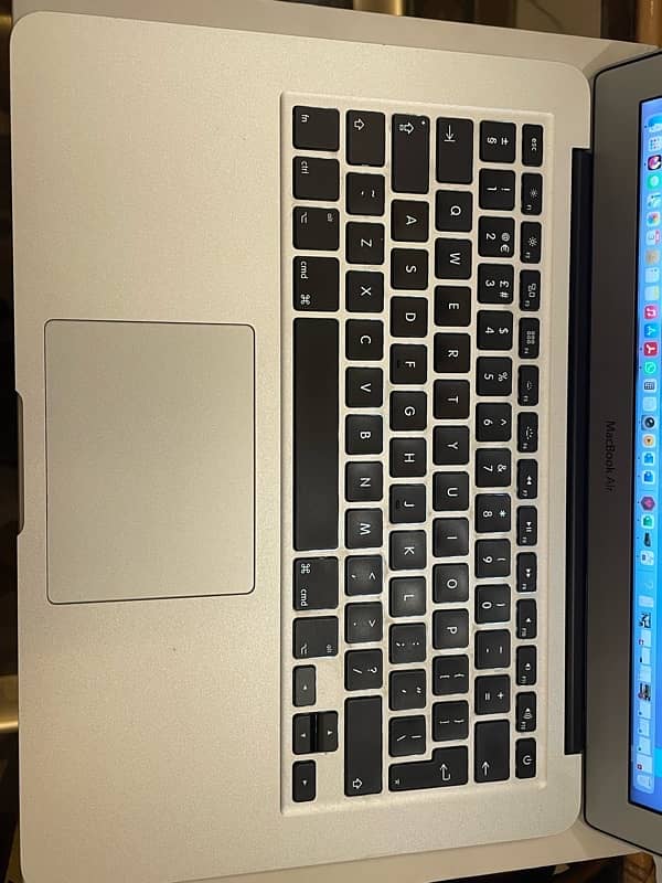 Macbook Air 2017 13 inch in pristine condition 2