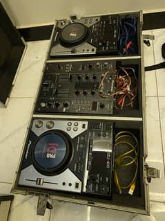 CDJ 400 pro 2x with DJM 400 Mixer (Flightcase also Available)