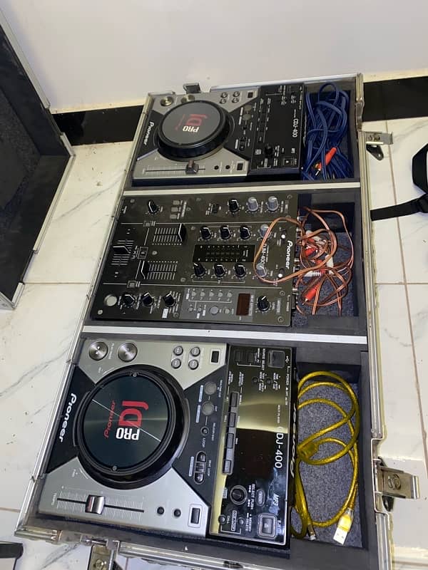 CDJ 400 pro 2x with DJM 400 Mixer (Flightcase also Available) 2