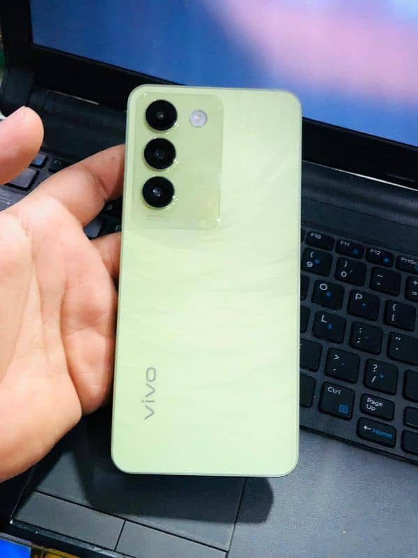 vivo y100 8+8 ram and 256rom 1 month use only 5