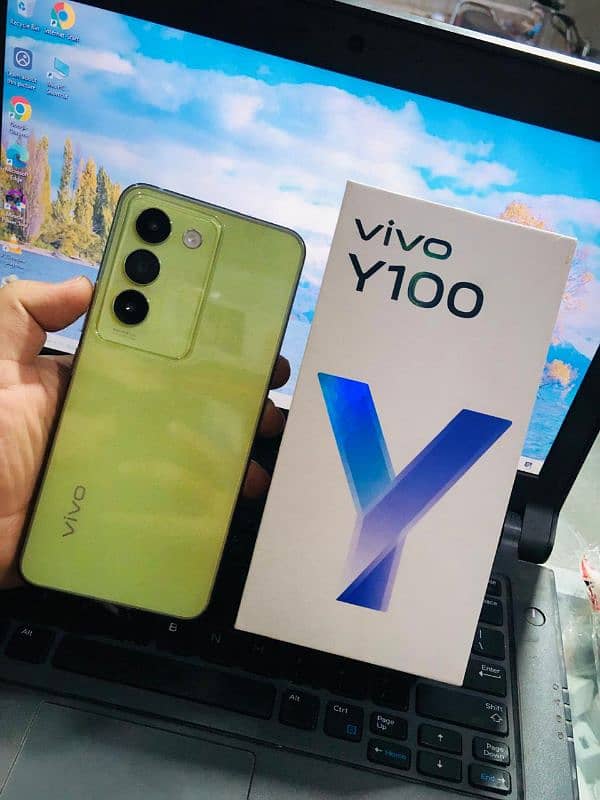 vivo y100 8+8 ram and 256rom 1 month use only 9