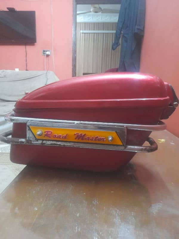 Road Master Tail box well condition 3