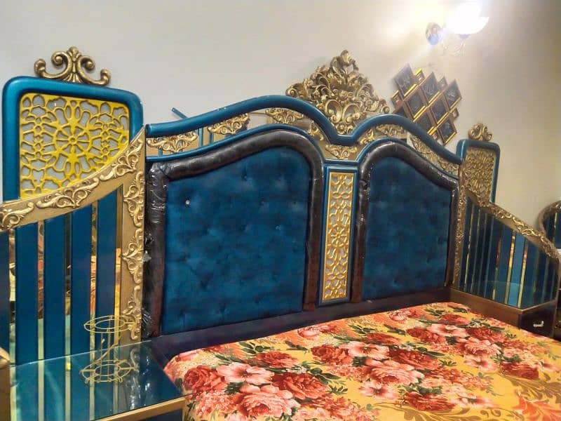 Master bed room set new condition 0