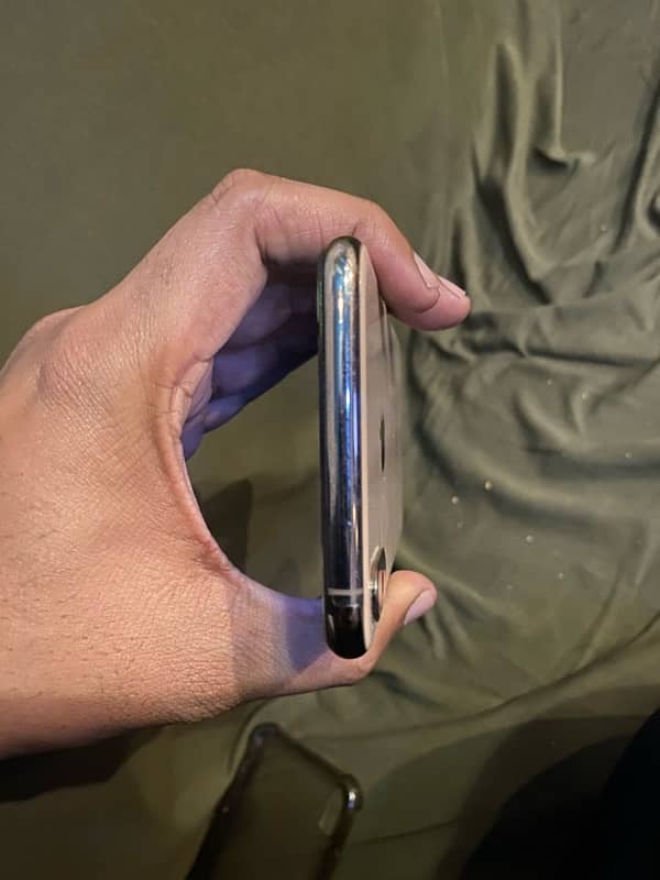 iphon xs max PTA aproved gold color 3