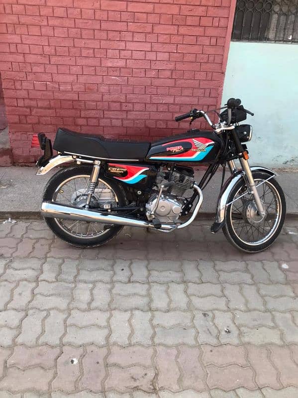 honda 125 2011 model lush condition 03157981969 whatsapp 0