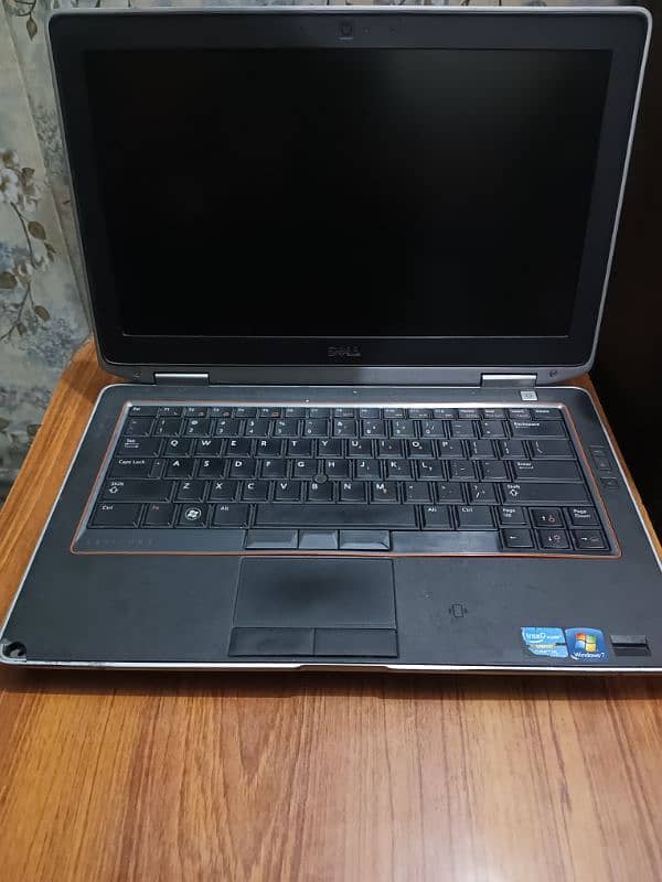 Dell Latitude E6320 Series 1