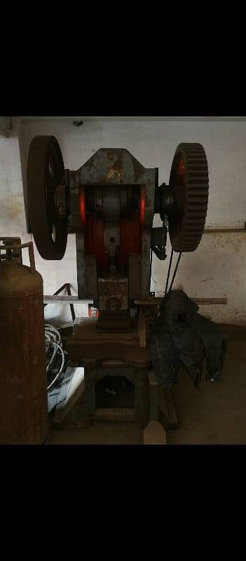 shearing & bending machine ,power and hydraulic press , generator 4