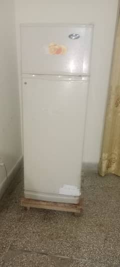 dowlance refrigerator medium size good condition