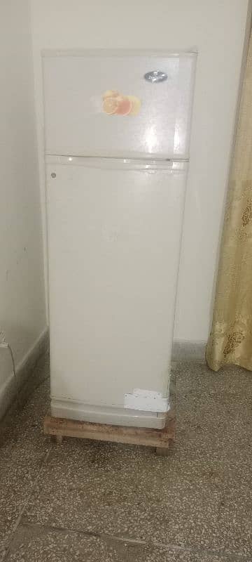 dowlance refrigerator medium size good condition 0