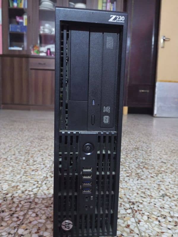 HP Z230 Desktop Core i3/8GB/HDD/SSD 0