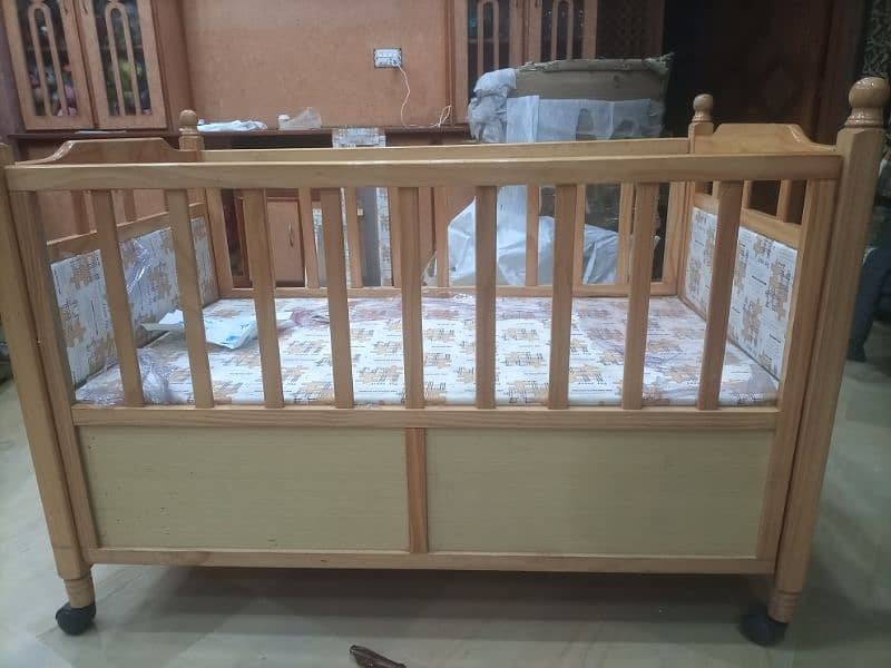 baby cot in good condition 3