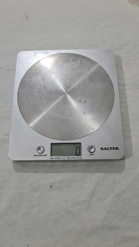 Digital Kitchen Scale by Salter 1