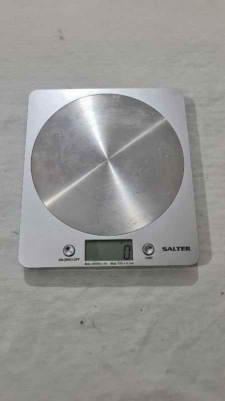 Digital Kitchen Scale by Salter 9