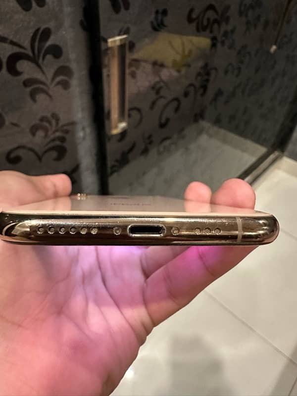 Iphone XS  256gb Gold Colour 2