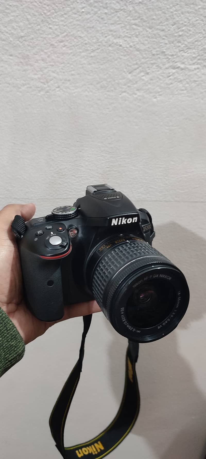 Nikon D5300 DSLR camera for sale with 18-55 mm lens 0