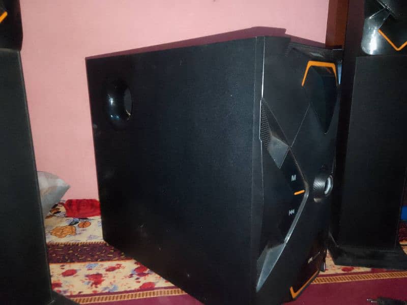 bush sound Rs'36000 4