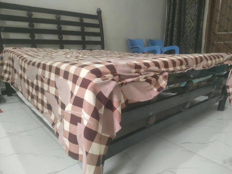 Iron bed for se with mattress 0