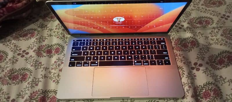 Macbook pro 2017 16 gb 512 gb in mint condition 5