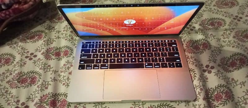 Macbook pro 2017 16 gb 512 gb in mint condition 6