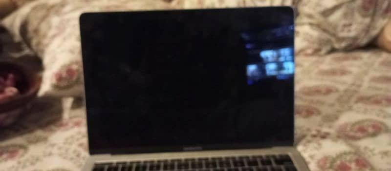 Macbook pro 2017 16 gb 512 gb in mint condition 9