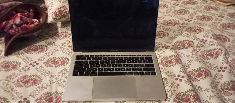 Macbook pro 2017 16 gb 512 gb in mint condition 11