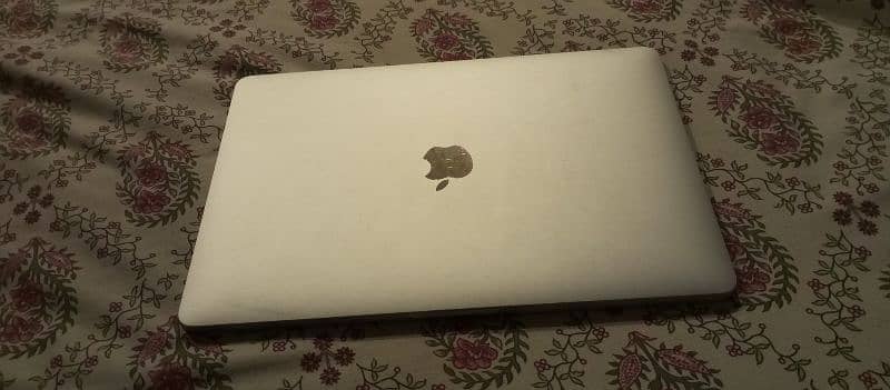 Macbook pro 2017 16 gb 512 gb in mint condition 17