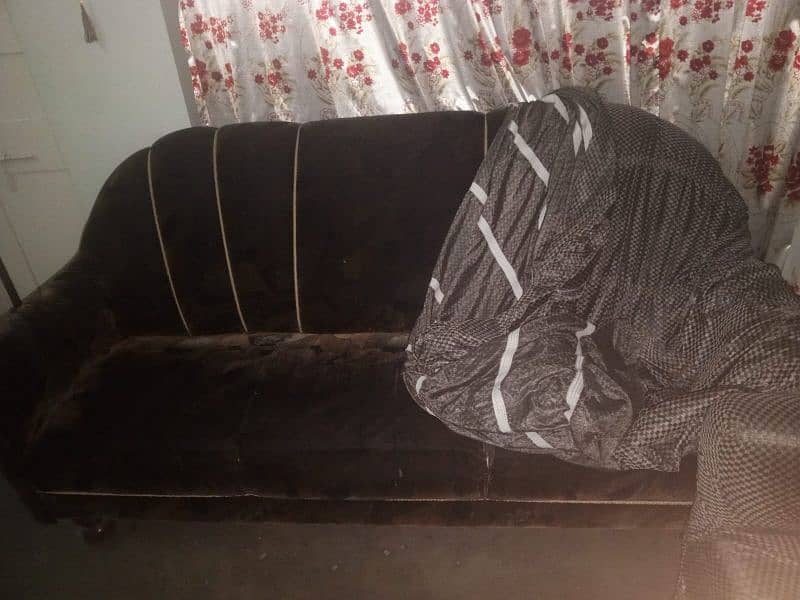 5 seater sofa with free cover 5