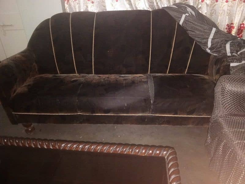 5 seater sofa with free cover 6