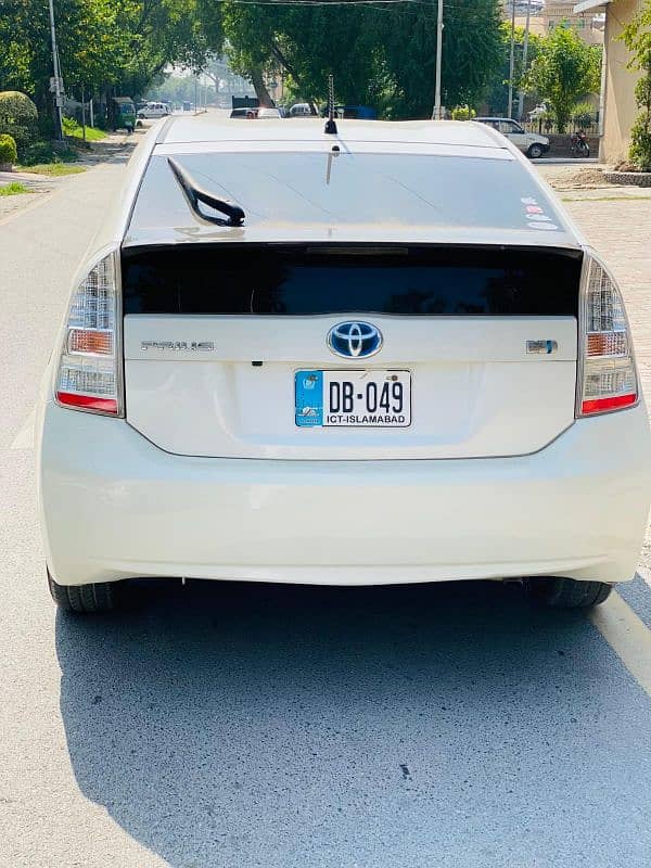 Toyota Prius 2015 4