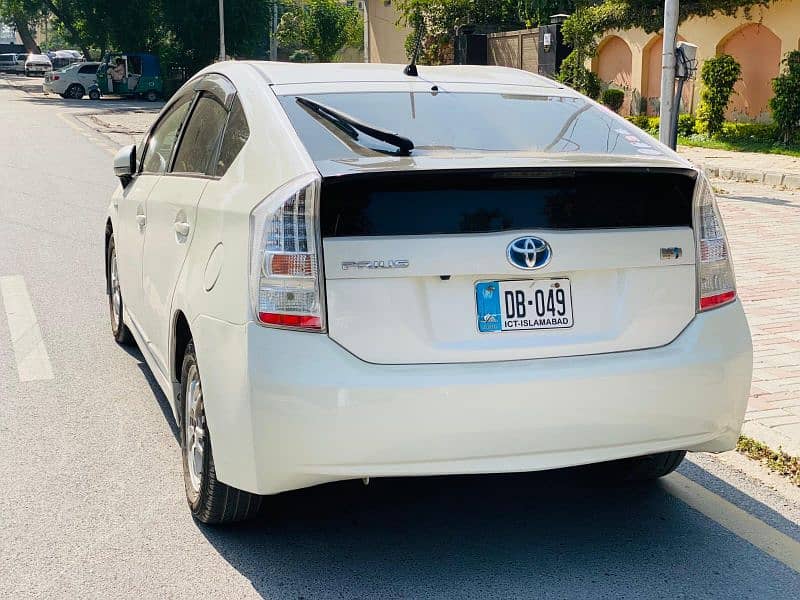 Toyota Prius 2015 5