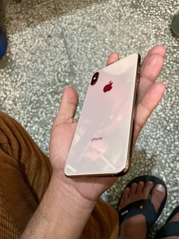 I phone xs max gold color 1