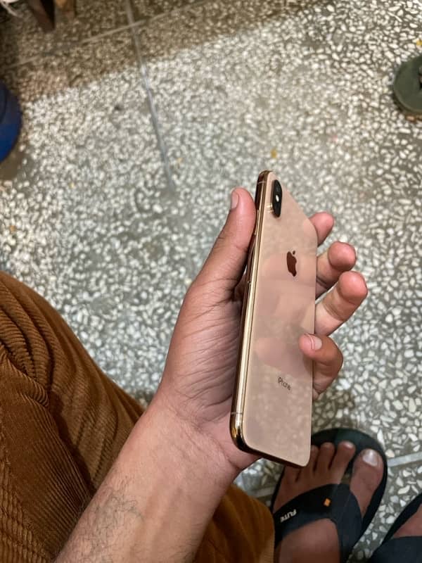 I phone xs max gold color 3