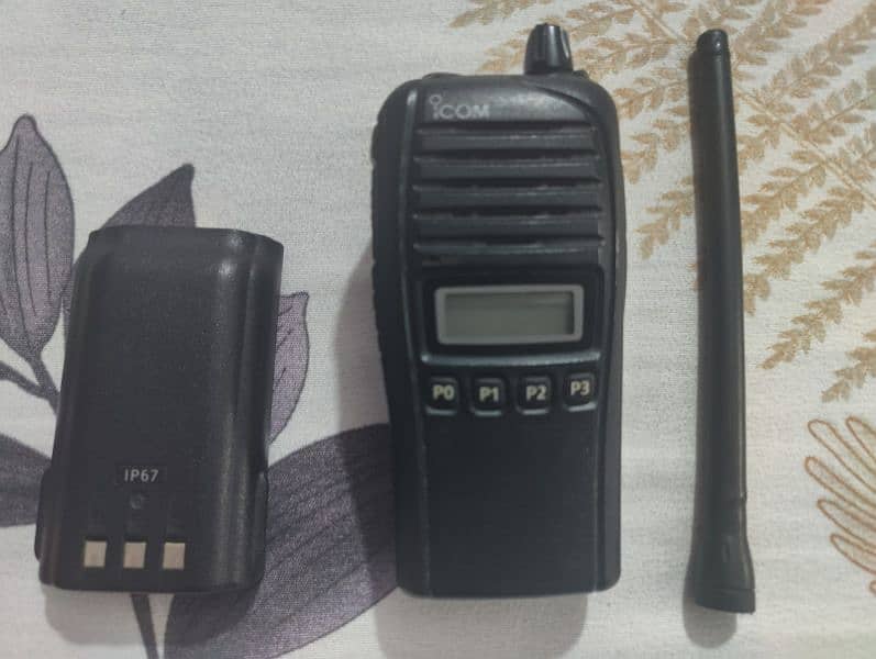 i. com walkie talkie ip67 1