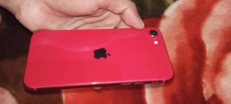 iphone se 2020 waterpack red - True Tone Active 10/10 Lush Condition 0