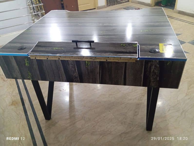 Computer or Laptop Table for sale Khud Customize kerwaya hai 3