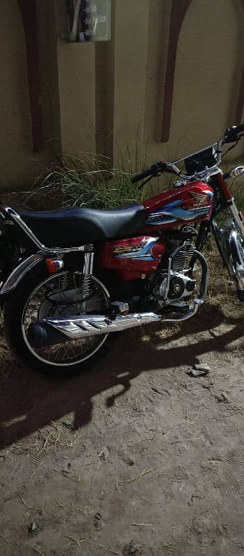 ybr vaghira k sath adjust chakwal odherwal men daikha ja skta h bike 0