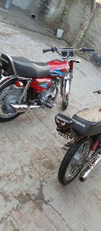 ybr vaghira k sath adjust chakwal odherwal men daikha ja skta h bike 2