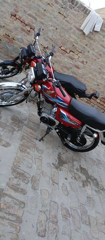 ybr vaghira k sath adjust chakwal odherwal men daikha ja skta h bike 5