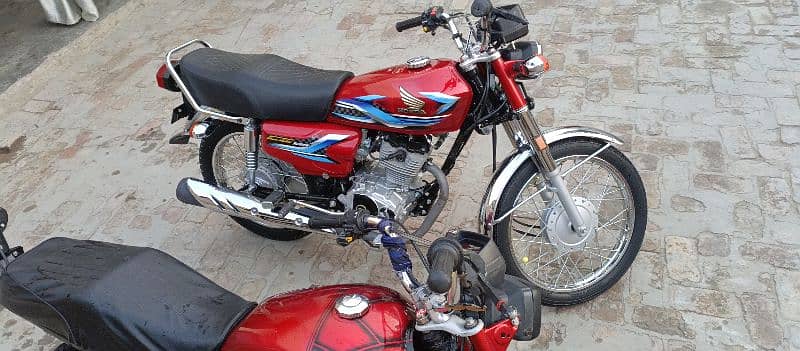 ybr vaghira k sath adjust chakwal odherwal men daikha ja skta h bike 9