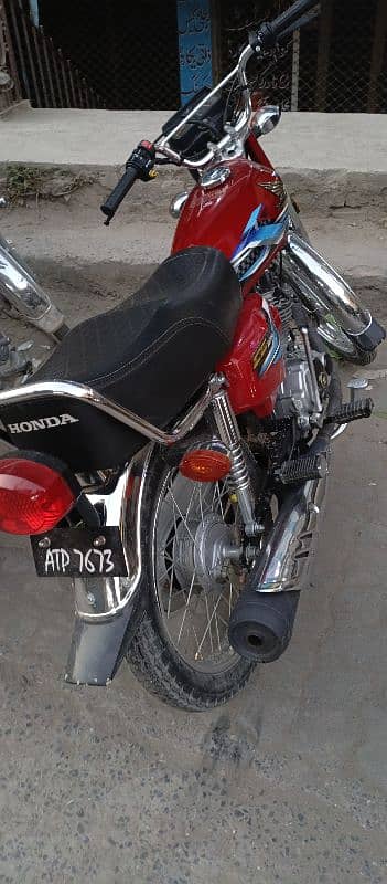 ybr vaghira k sath adjust chakwal odherwal men daikha ja skta h bike 12