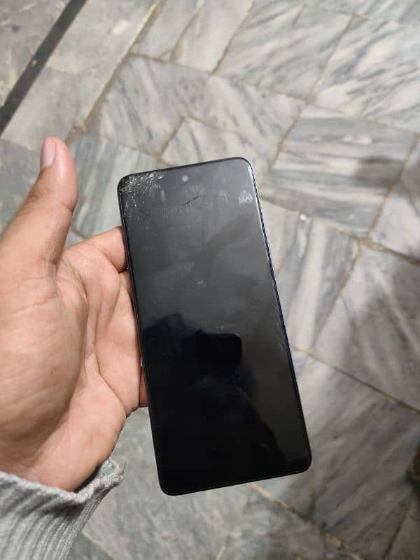 Just Glass Toota ha Or Kase b trha ke koi Problem nhi ha Mobile My 6