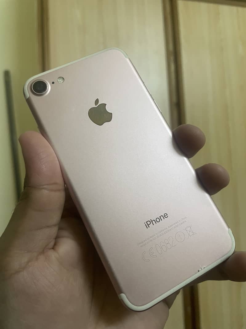 Apple iPhone 7 0