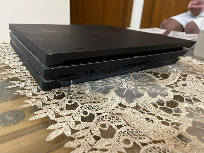 PS4 PRO 1 TERABYTE 5