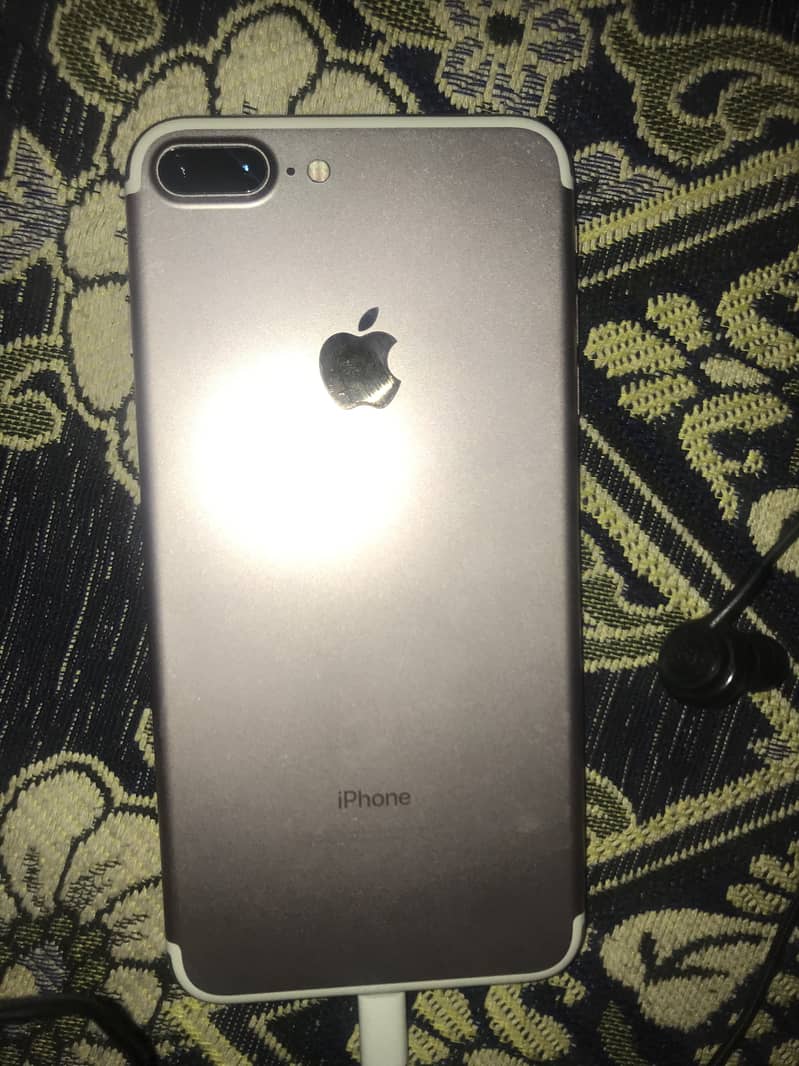 Apple iPhone 7 Plus 1