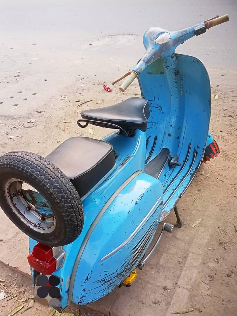 Vespa Scooter 1967 Model in Original Excellent Condition 3