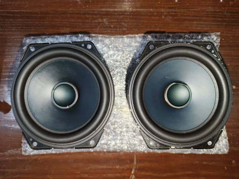 Sonos 4 inch woofers heavy bass 0