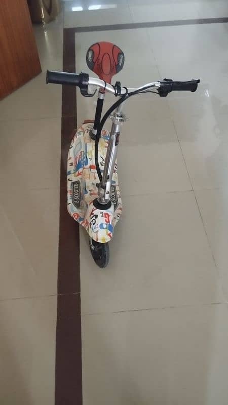 kids electric scooty E-scooter in excellent condition 1