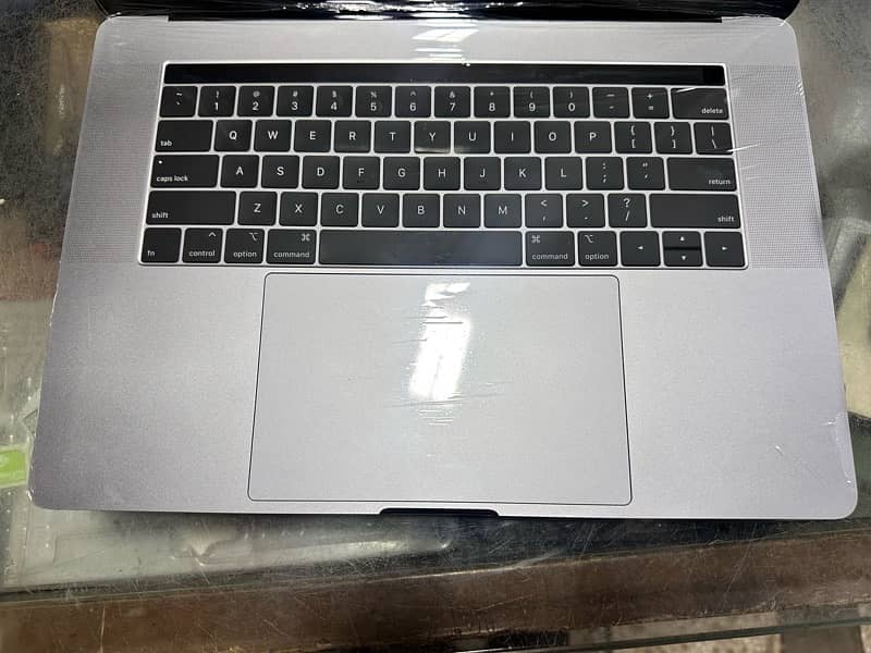 Apple Macbook /Pro 2019/ Core i7 16 Inche /{32 GB 1 TB ) 3