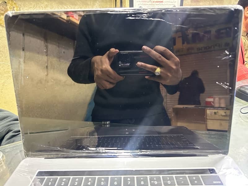 Apple Macbook /Pro 2019/ Core i7 16 Inche /{32 GB 1 TB ) 5